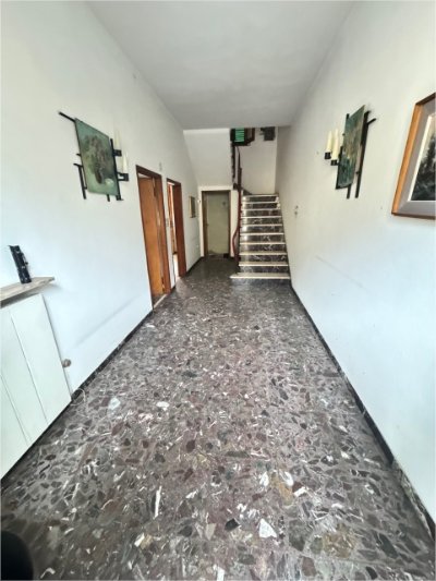 casa indipendente in vendita a Cantagallo in zona Carmignanello