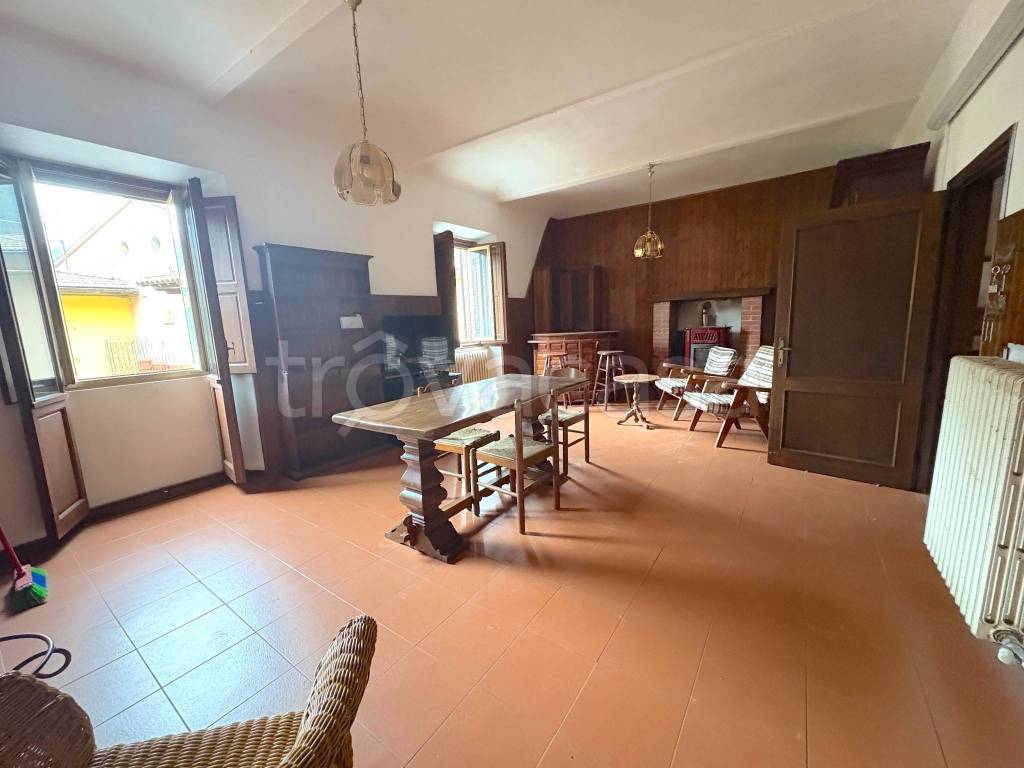 appartamento in vendita a Cantagallo in zona Carmignanello