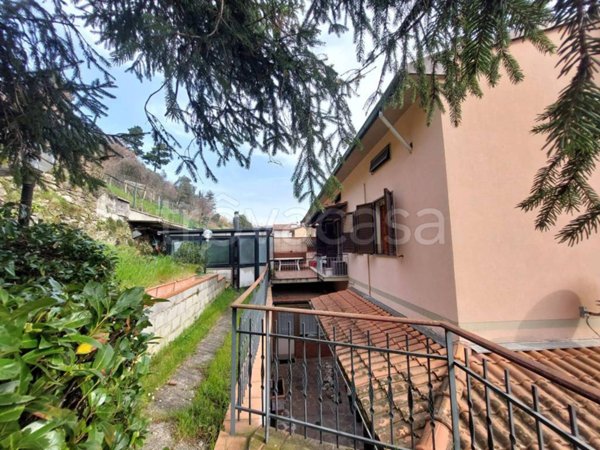 casa indipendente in vendita a Cantagallo in zona Carmignanello