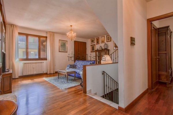casa indipendente in vendita a Cantagallo in zona Carmignanello