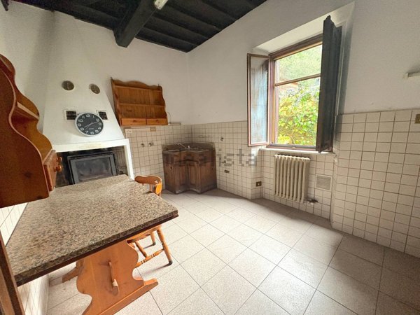 appartamento in vendita a Cantagallo in zona Carmignanello