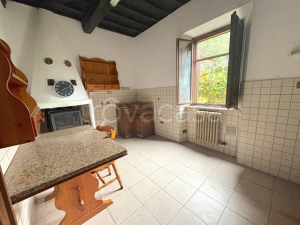appartamento in vendita a Cantagallo in zona Carmignanello