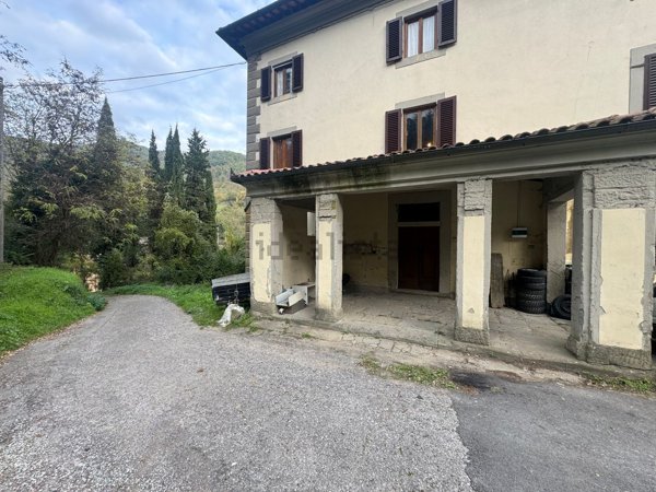 appartamento in vendita a Cantagallo in zona Carmignanello
