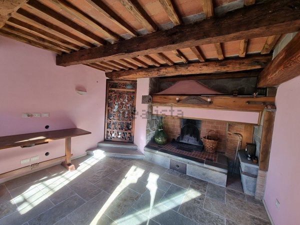 casa indipendente in vendita a Cantagallo in zona Luicciana