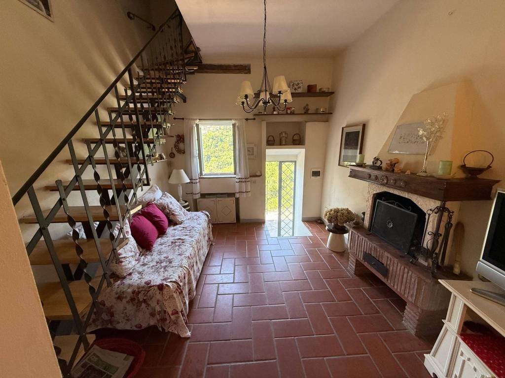 casa indipendente in vendita a Cantagallo in zona Luicciana