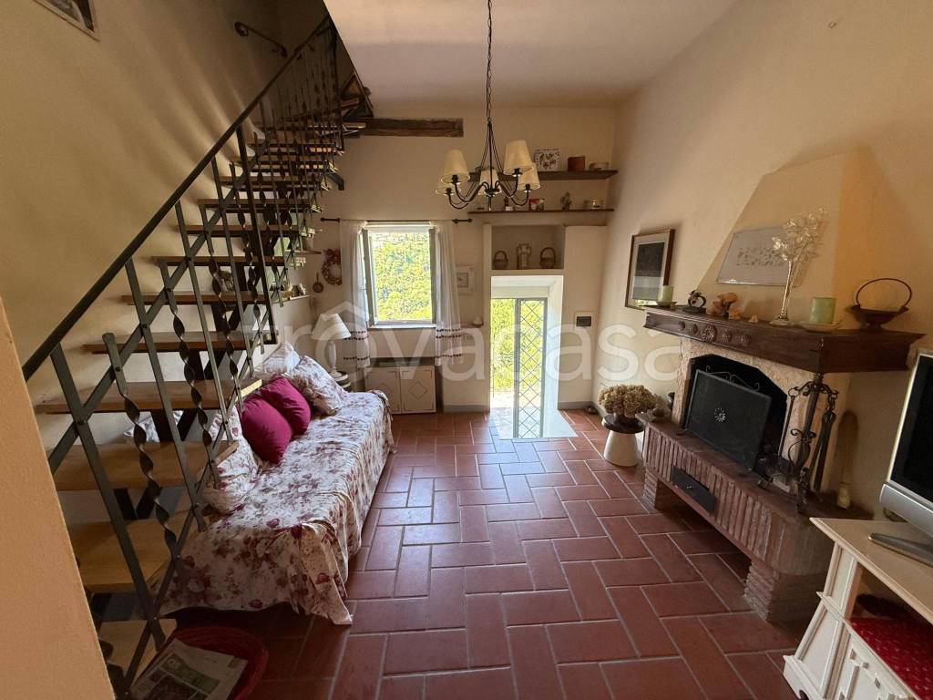 casa indipendente in vendita a Cantagallo in zona Luicciana
