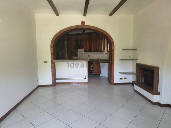 casa indipendente in vendita a Cantagallo in zona Carmignanello