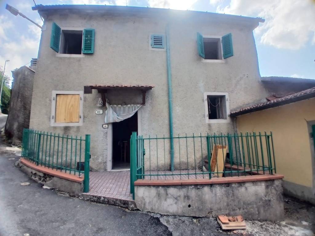 casa indipendente in vendita a Cantagallo in zona Luicciana