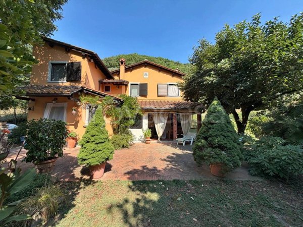 casa indipendente in vendita a Cantagallo in zona Carmignanello