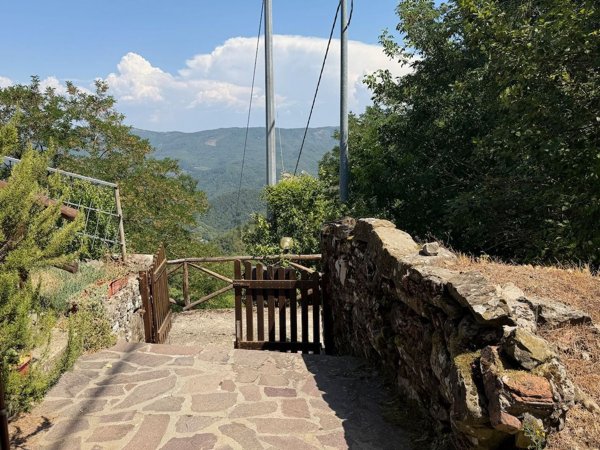 casa indipendente in vendita a Cantagallo in zona Luicciana