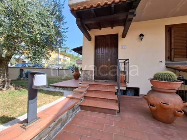 casa indipendente in vendita a Cantagallo in zona Carmignanello