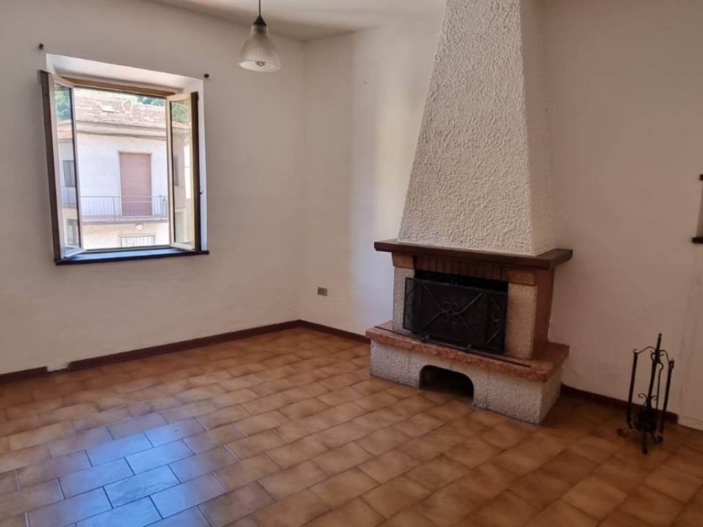 appartamento in vendita a Cantagallo in zona Carmignanello