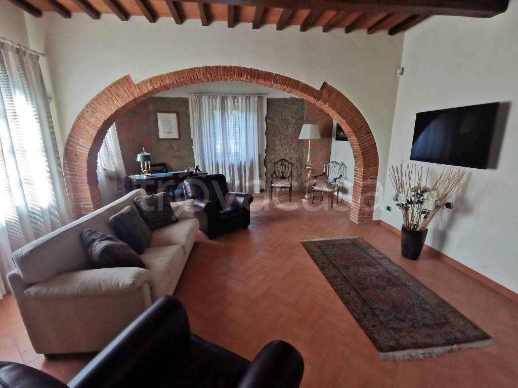 casa indipendente in vendita a Carmignano