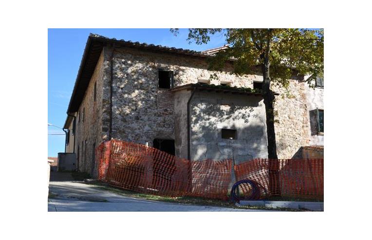 casa indipendente in vendita a Carmignano