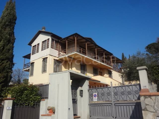 casa indipendente in vendita a Carmignano