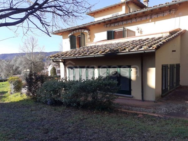 casa indipendente in vendita a Carmignano