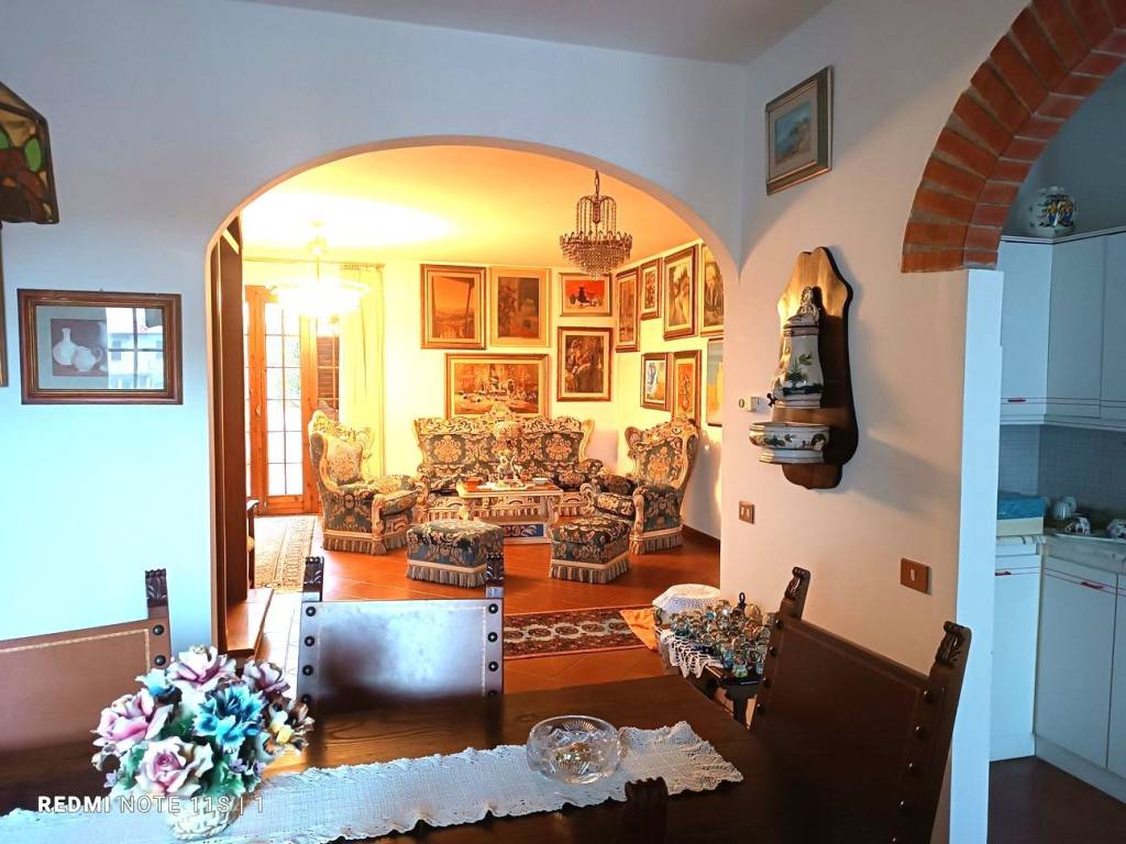 casa indipendente in vendita a Carmignano
