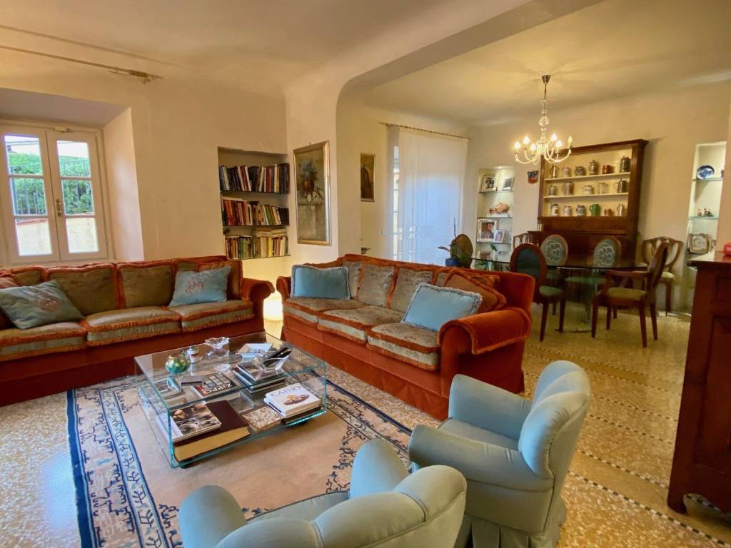 casa indipendente in vendita a Carmignano