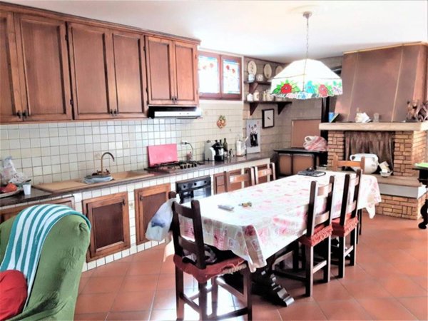 casa indipendente in vendita a Carmignano
