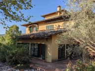 casa indipendente in vendita a Carmignano