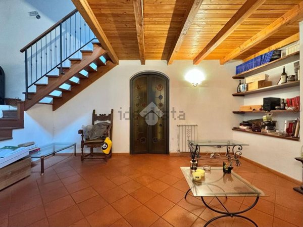 casa indipendente in vendita a Carmignano
