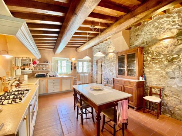casa indipendente in vendita a Carmignano