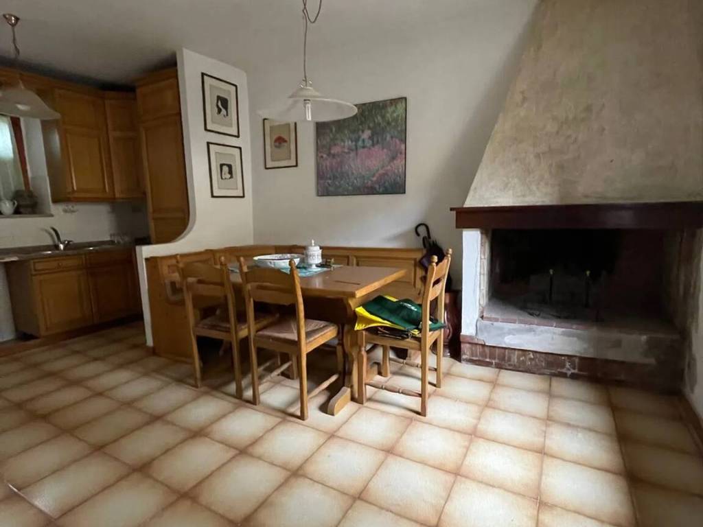 casa indipendente in vendita a Carmignano
