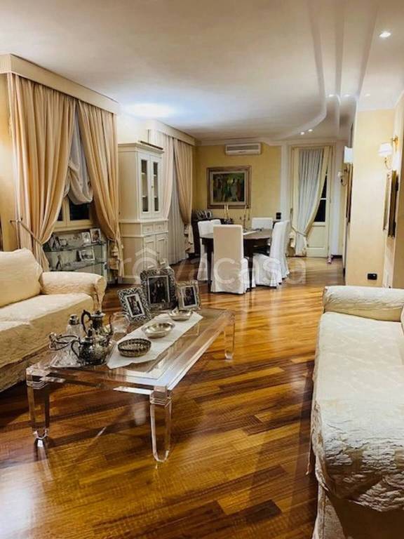 casa indipendente in vendita a Carmignano