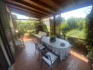 casa indipendente in vendita a Carmignano