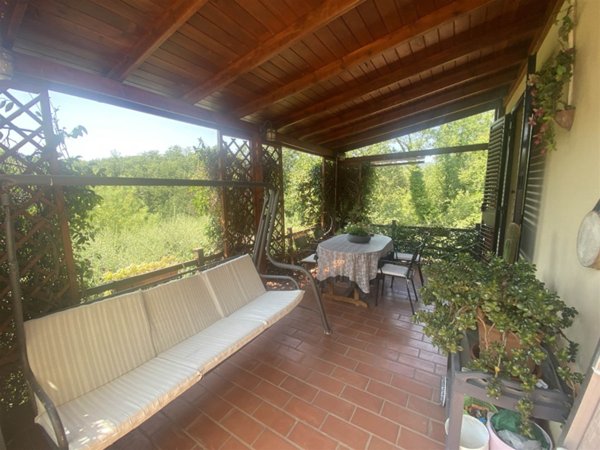 casa indipendente in vendita a Carmignano