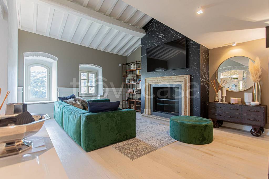 casa indipendente in vendita a Carmignano