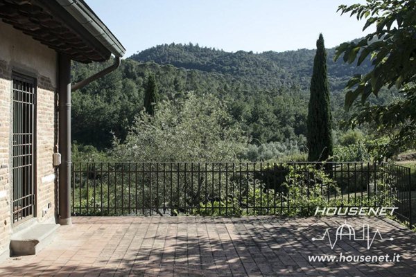 casa indipendente in vendita a Carmignano