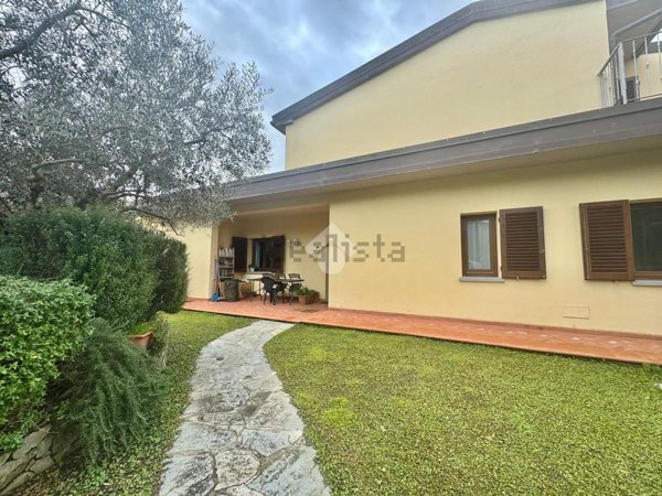 casa indipendente in vendita a Carmignano