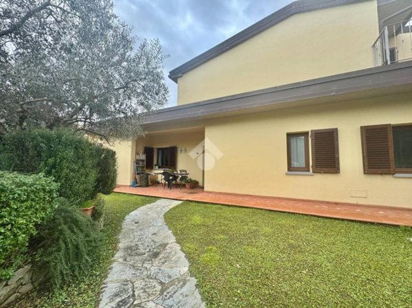 casa indipendente in vendita a Carmignano
