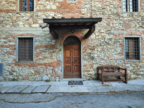 casa indipendente in vendita a Carmignano