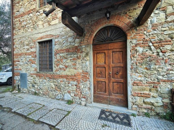 casa indipendente in vendita a Carmignano