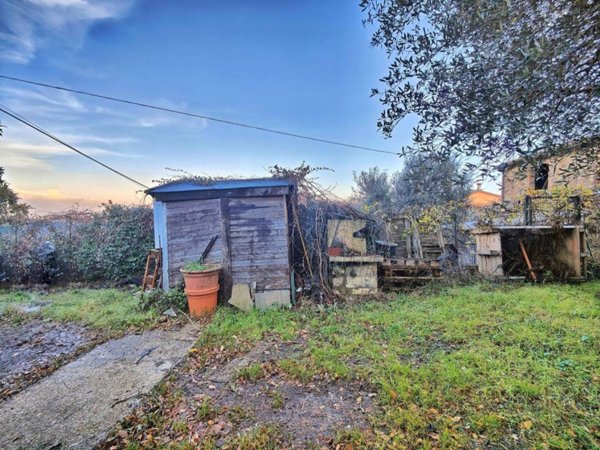 casa indipendente in vendita a Carmignano