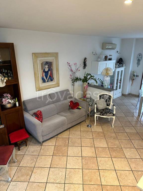 casa indipendente in vendita a Carmignano