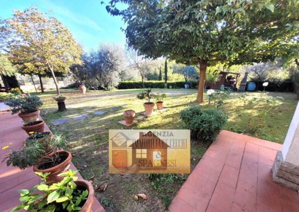 casa indipendente in vendita a Carmignano