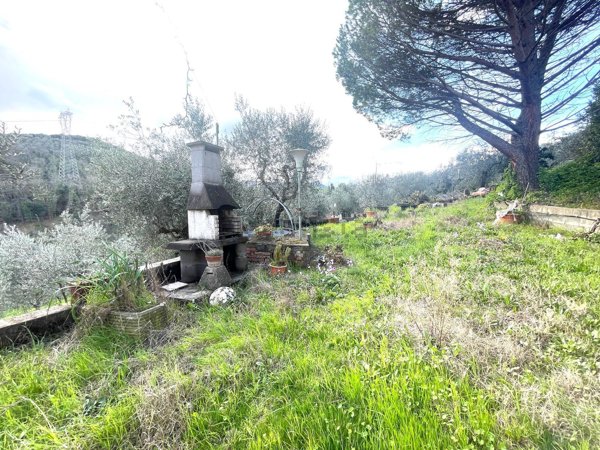 casa indipendente in vendita a Carmignano