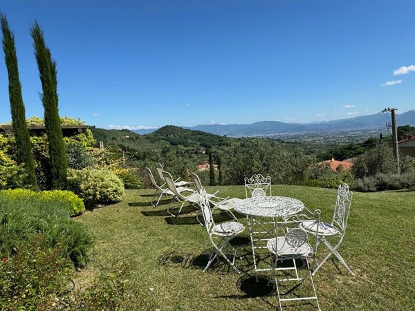 casa indipendente in vendita a Carmignano