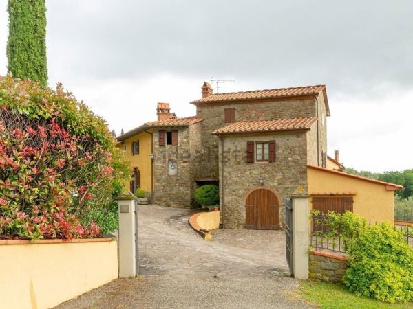 casa indipendente in vendita a Carmignano