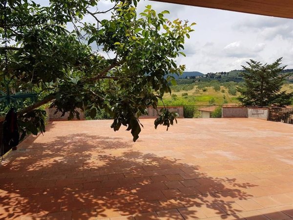 casa indipendente in vendita a Carmignano