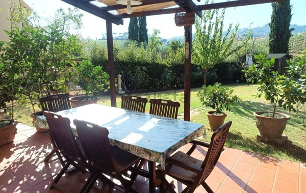 casa indipendente in vendita a Carmignano