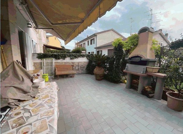 casa indipendente in vendita a Carmignano