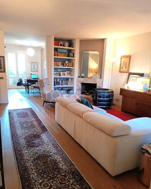 casa indipendente in vendita a Carmignano
