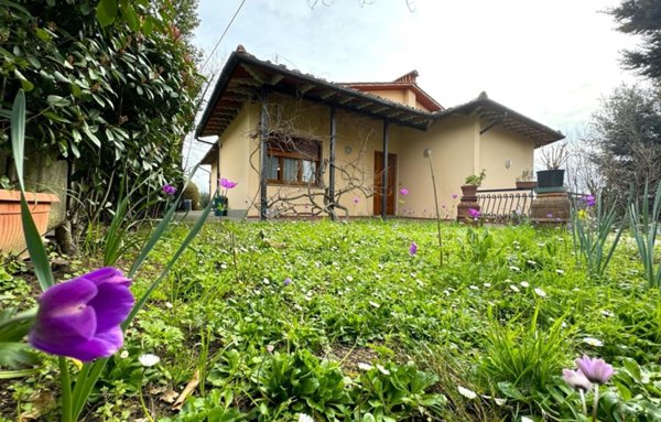 casa indipendente in vendita a Carmignano
