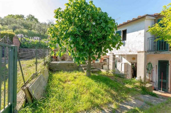 casa indipendente in vendita a Carmignano