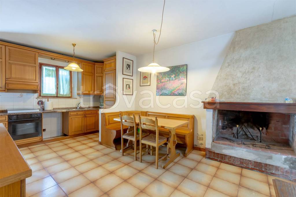 casa indipendente in vendita a Carmignano