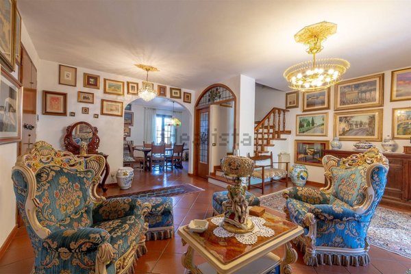 casa indipendente in vendita a Carmignano